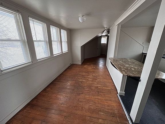 3rd image of 435 University Dr Unit 2