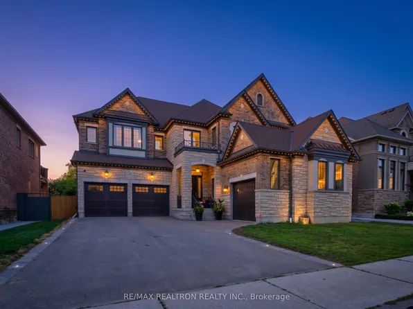 26 Sir Henry Ct, King, ON L7B 0P5