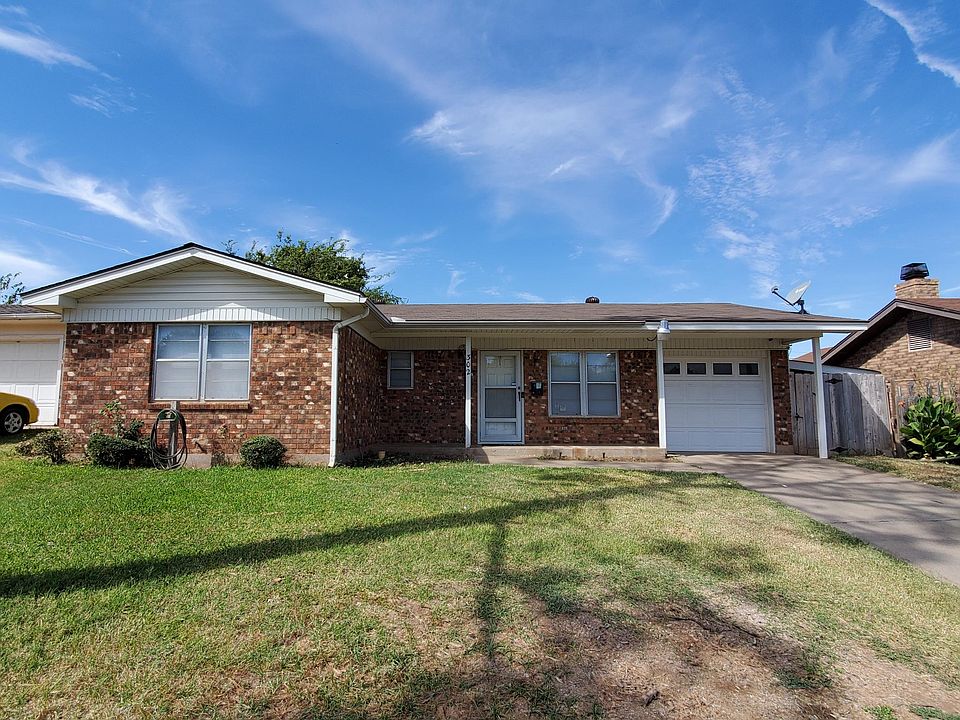 1st image of 302 Lakewood Dr