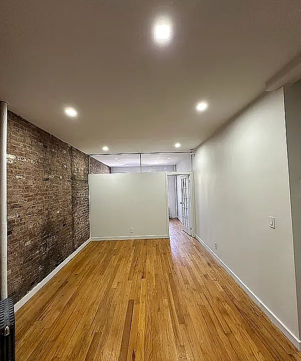 1st image of 166 Elizabeth St APT 1B
