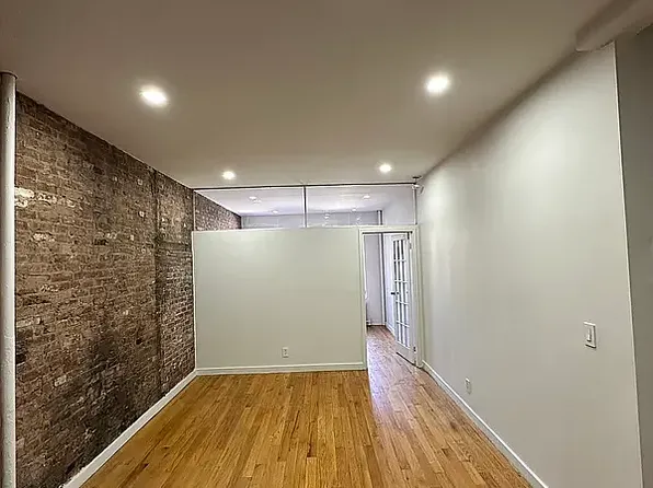 166 Elizabeth Street image 1 of 4