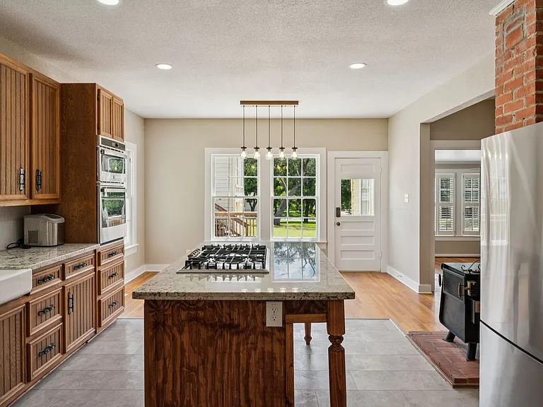 207 S Porter St — Photo 24