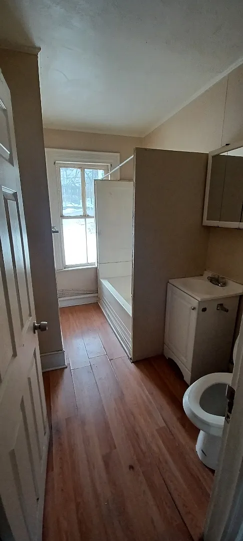 146 Ohio St - Unit 4 — Photo 3