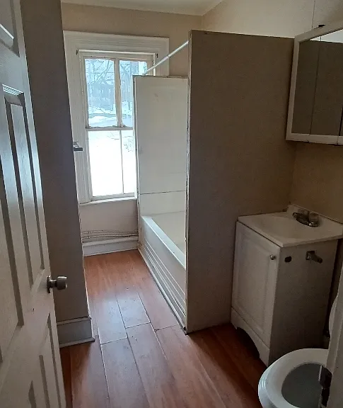 146 Ohio St #4 — Photo 3