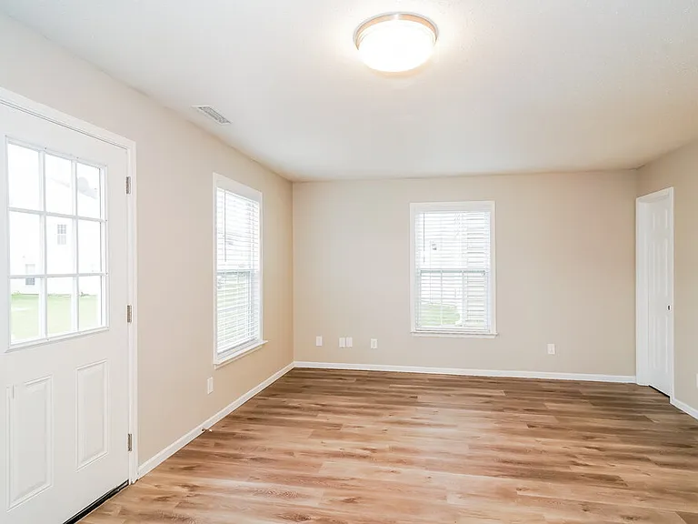 10767 Miller Dr — Photo 6