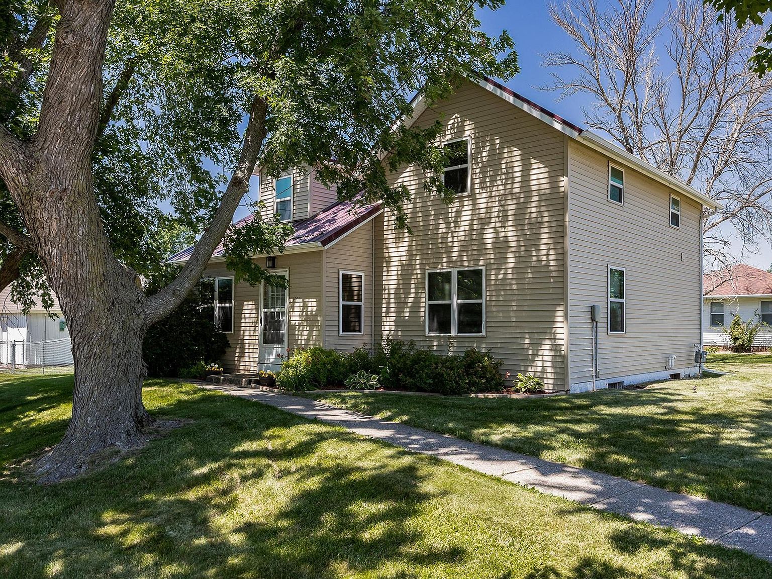 1234 1st Ave, Van Horne, IA 52346 | Zillow