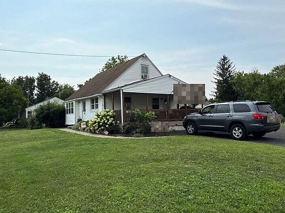 2nd image of 552 W Bristol Rd