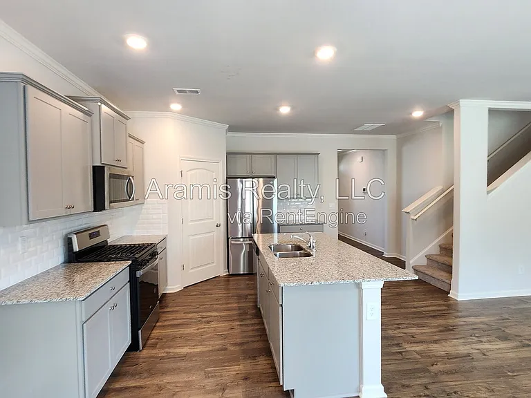 3134 Ellenton Dr — Photo 4