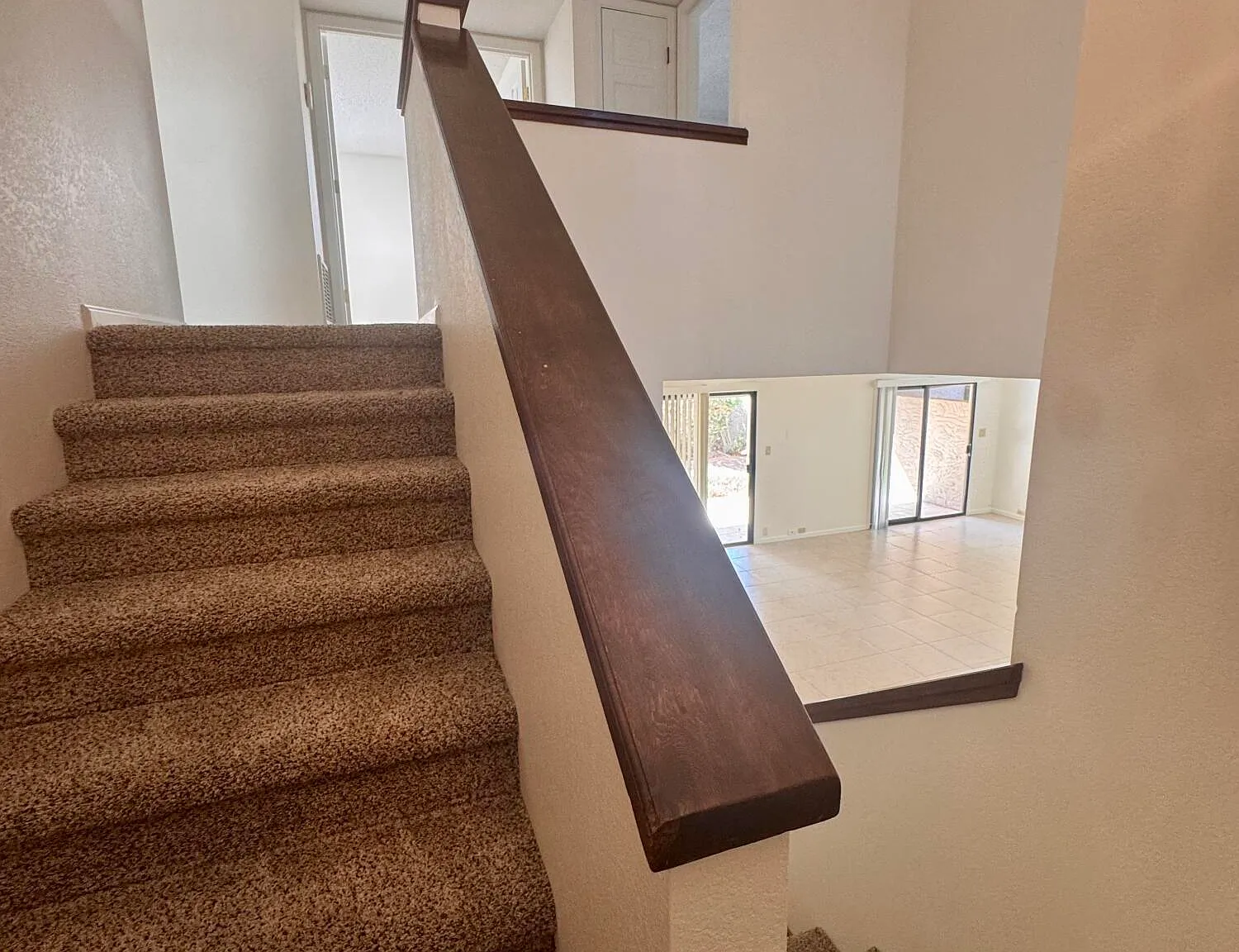 3 bed, 2.0 bath, 1975 sqft, $2,555 — Photo 3
