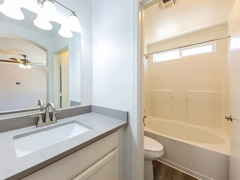 7919 W Magnolia St — Photo 13
