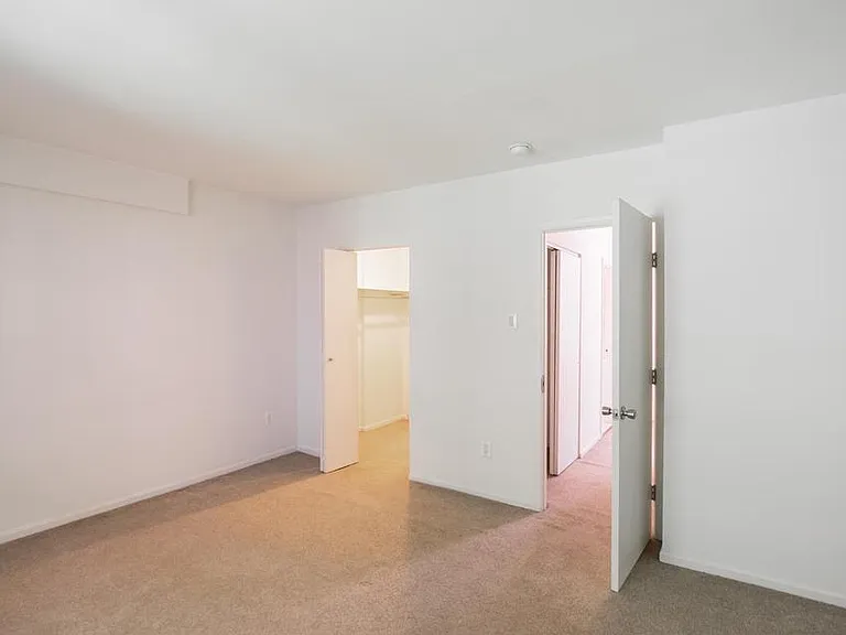 2304 Naudain St #D — Photo 11
