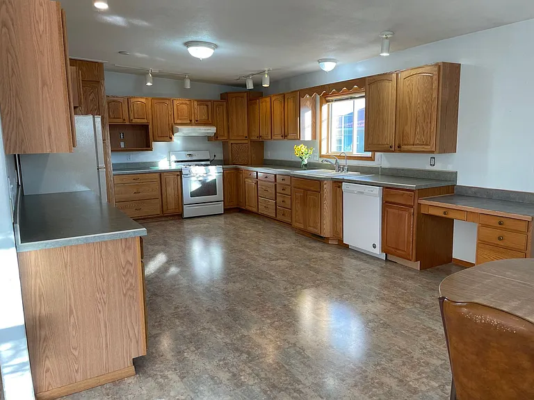 2408 Main St — Photo 2