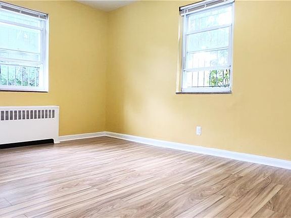 4th image of 1071 Arnow Ave