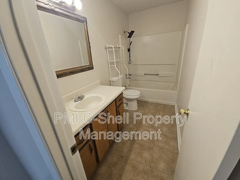 2 bed, 1.0 bath, 794 sqft, $1,195 — Photo 3