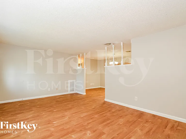 1836 Columbine Dr — Photo 3