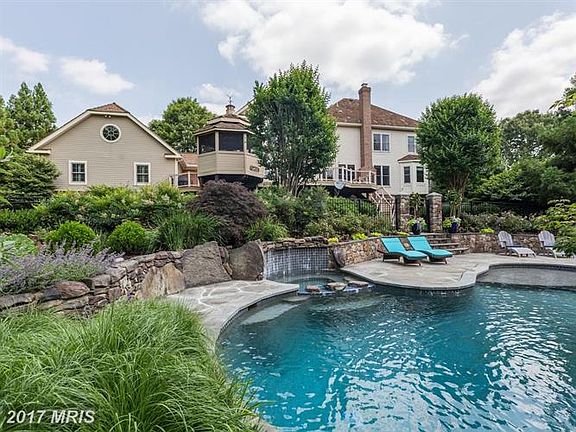 4th image of 21801 Churchill Downs Ct
