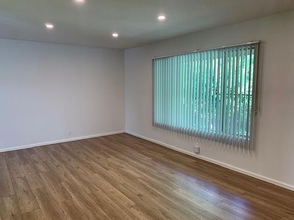 2nd image of 523 S Hudson Ave APT 5