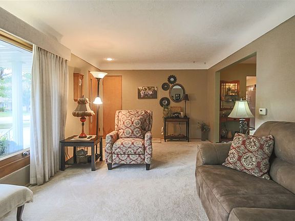 4th image of 529 Brentwood Ave