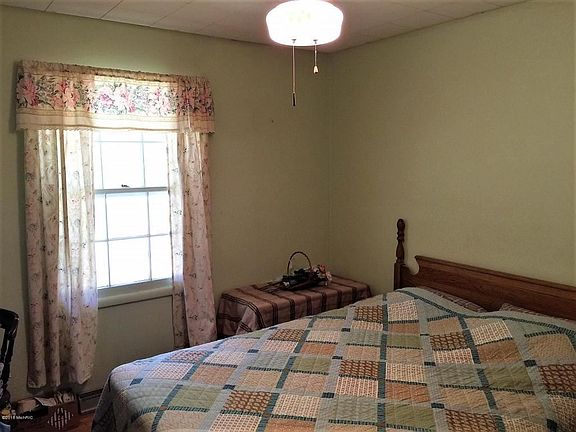 4th image of 4820 Bowen St