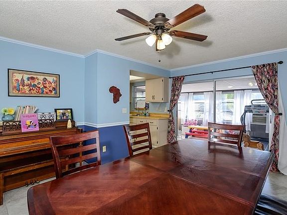 I LOVE this HUGE Dining Area Concept - Mealtimes are Gathering Times for Family!