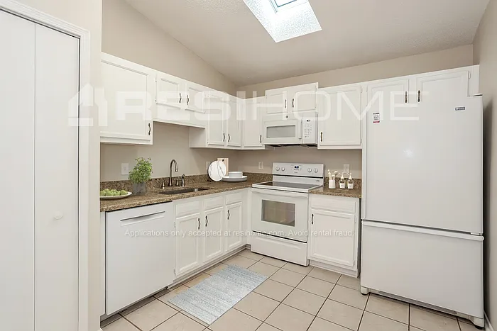 Building Photo - 10147 Geni Hill Cir S