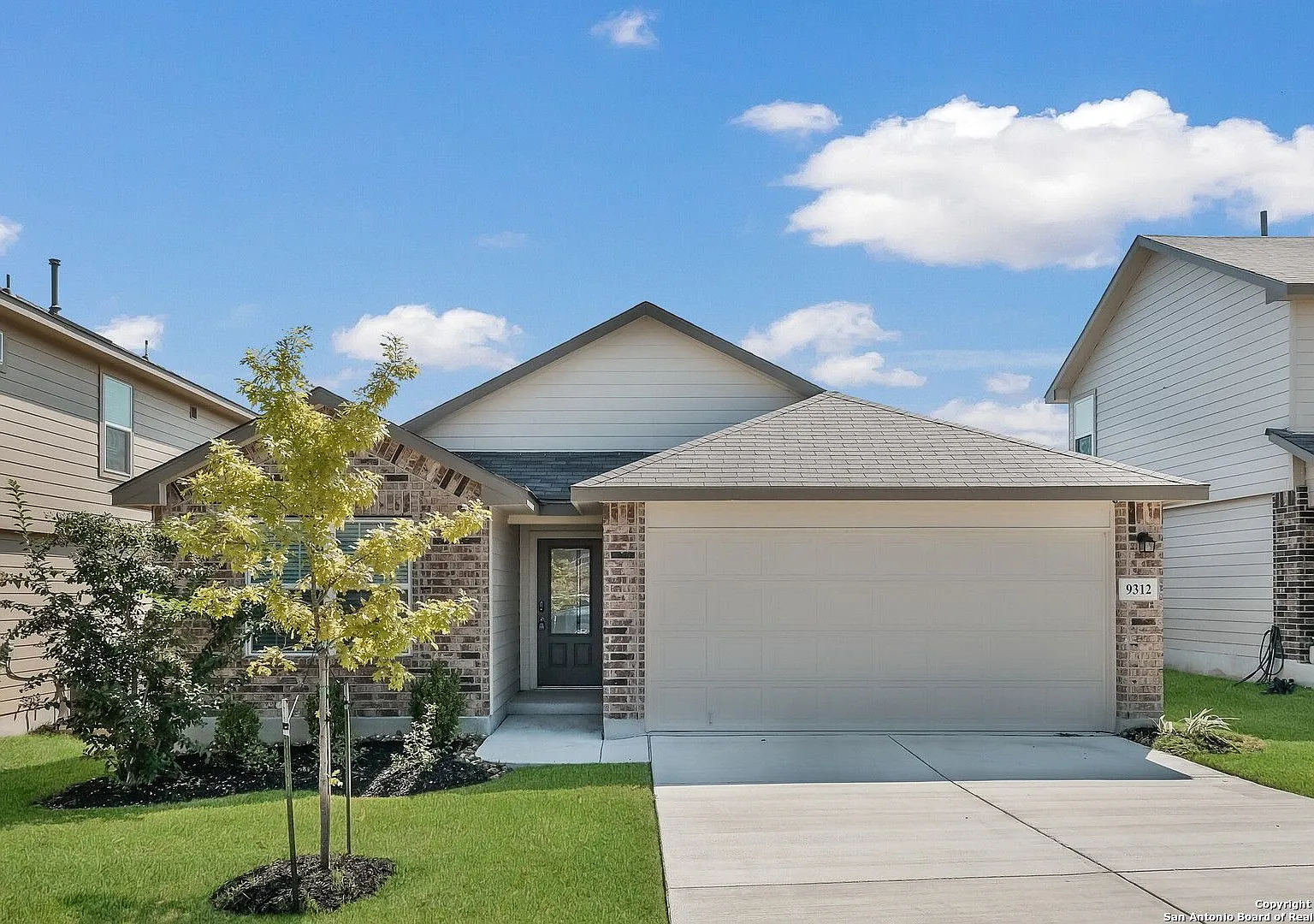 Freshly painted 3 bed 2 bath home! — Photo 1