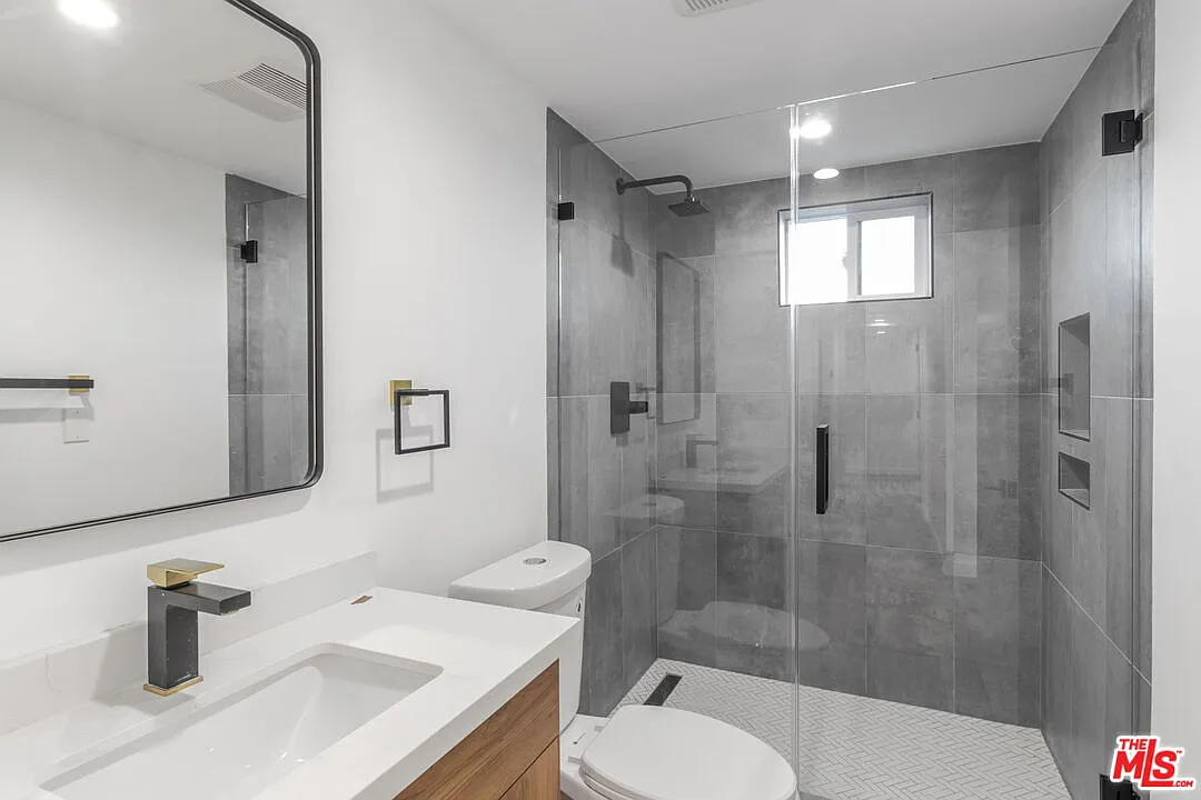 3 bed, 3.0 bath, 1200 sqft, $3,500 — Photo 4
