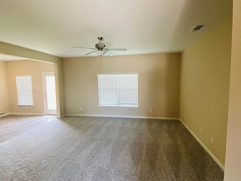 261 Moonstone Way — Photo 2