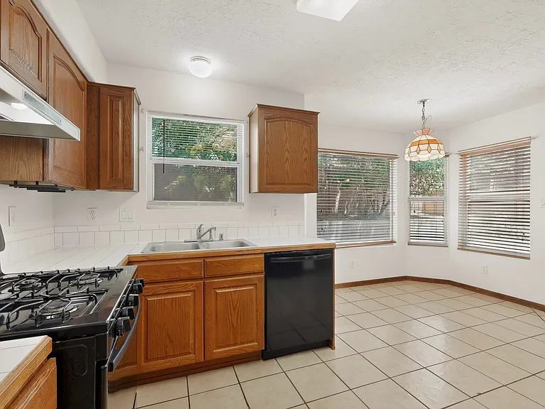 8908 Henriette Wyeth Dr NE — Photo 18