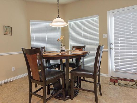 5th image of 105 White Oak Ln