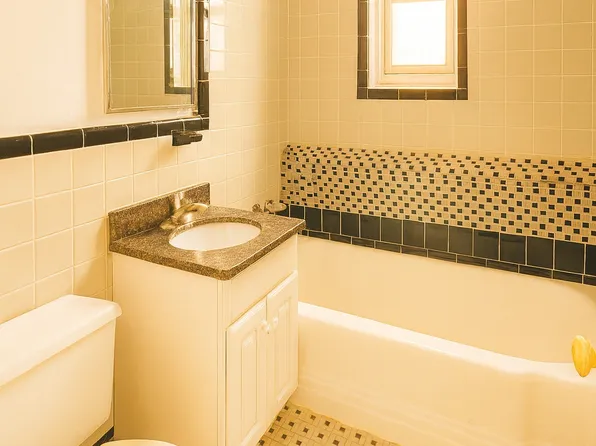 2821 Kings Highway image 12 of 18