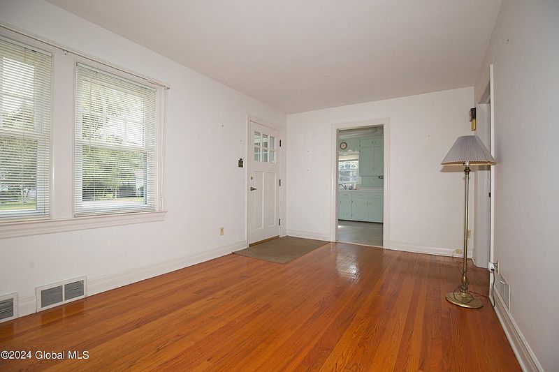 4th image of 12 Saratoga Drive
