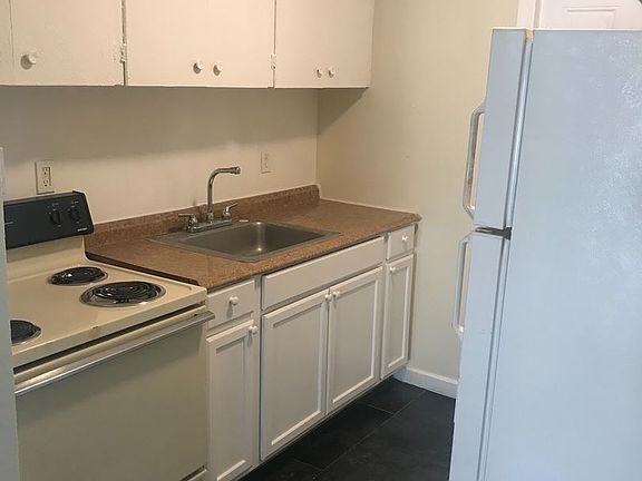 5th image of 674 22nd Ave S APT 13