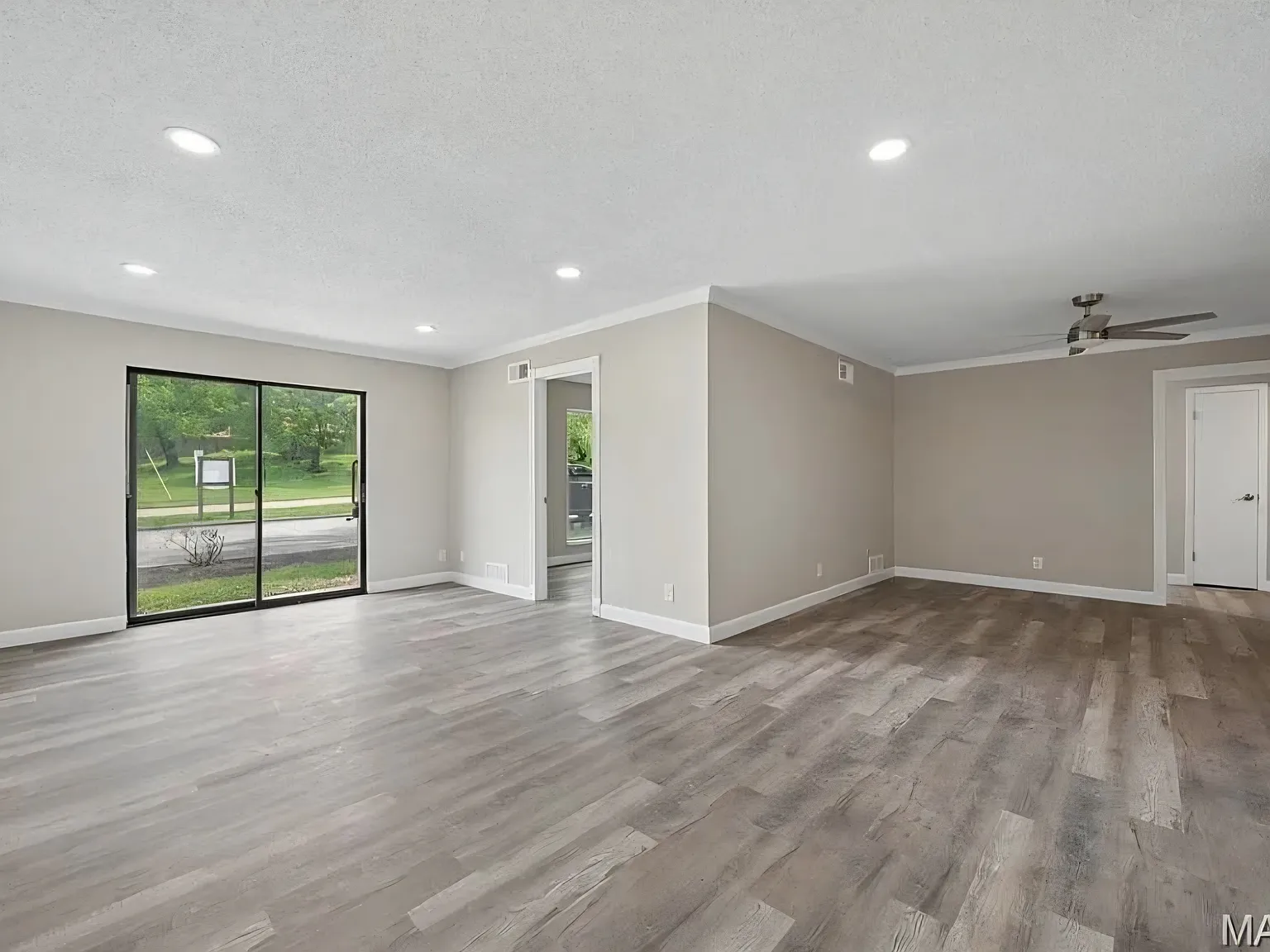 2 bed, 1050 sqft, $2,500 — Photo 2