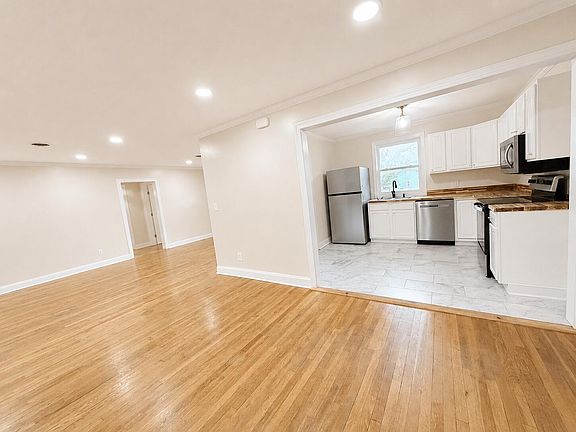 5th image of 1224 Lee St