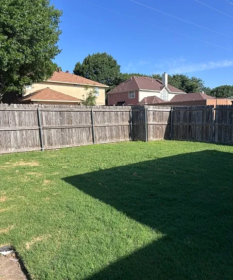 1300 Rosewood Ln — Photo 17