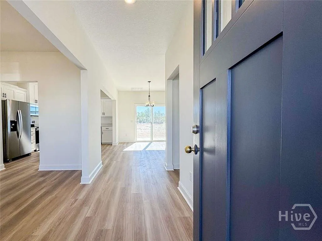 4 bed, 2.5 bath, 2283 sqft, $2,400 — Photo 2