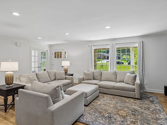 4th image of 106 Azalea Ln