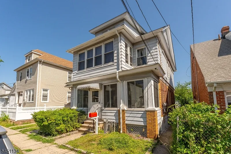 2 bed, 1.0 bath, $2,200 — Photo 3