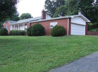 210 Glendale Ave, Burnsville, NC 28714