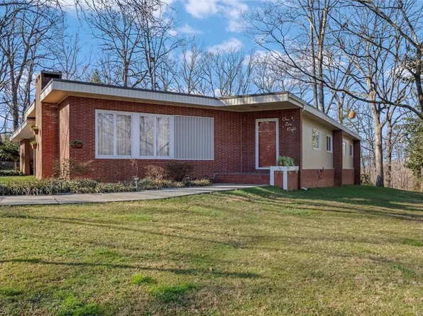 108 Jackson Rd, Mount Airy, NC 27030