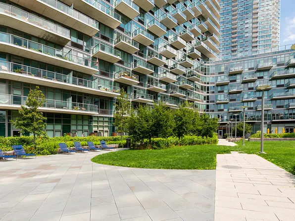 4610 Center Boulevard image 6 of 8