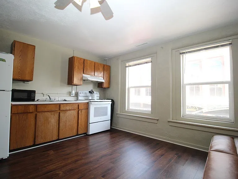 404 1/2 N Dewey St #11 — Photo 5