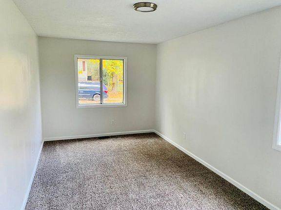 2nd image of 822 Belleaire Ave