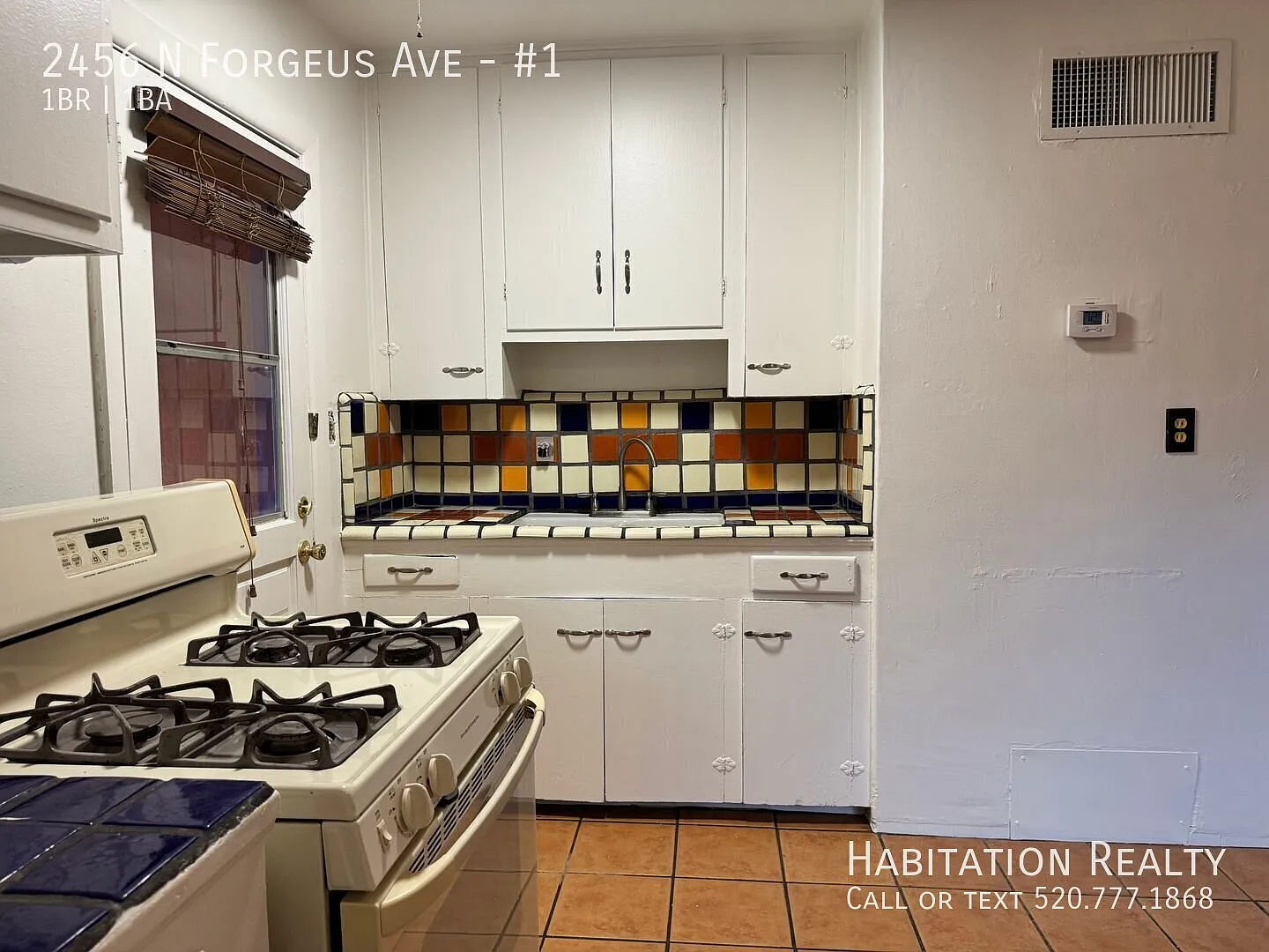Midtown 1 bed/1 bath house with large, enclosed yard! Available Now!! — Photo 4