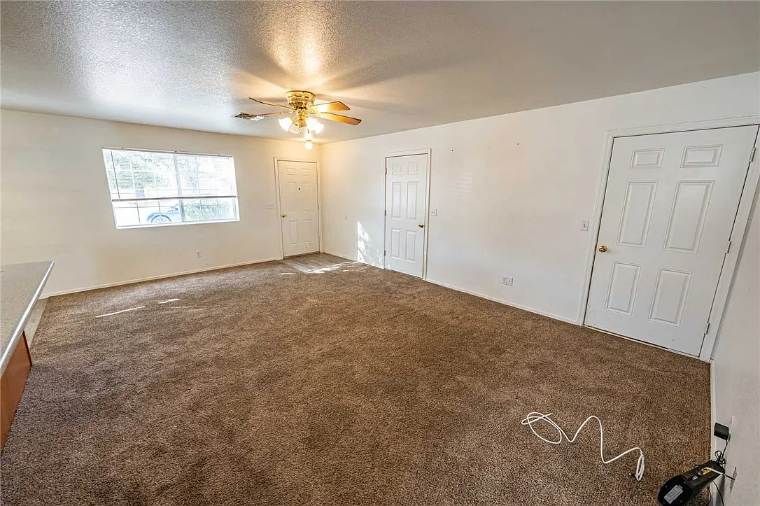 3 bed, 2.0 bath, 1164 sqft, $1,550 — Photo 4