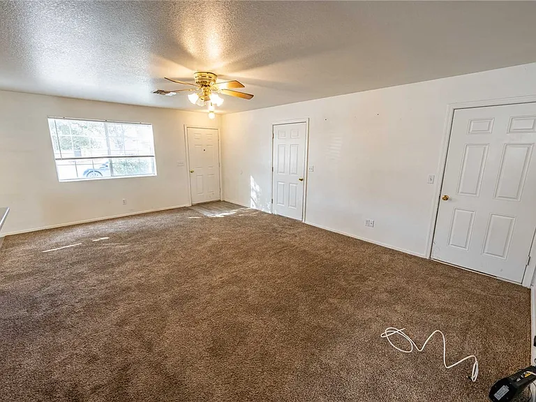 3422 Cypress St — Photo 4