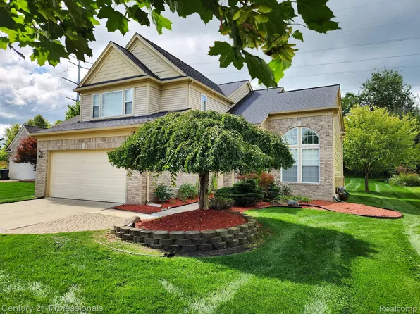 3840 Briarbrooke Ln, Rochester, MI 48306