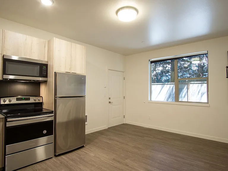 1616 SE Insley St #2 — Photo 3