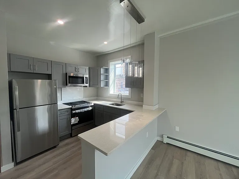 1019 Sutter Ave #1 — Photo 2